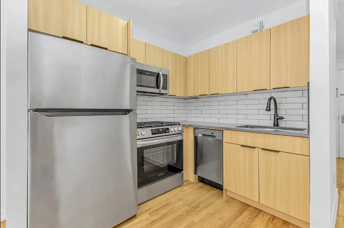 2 bed apartment at 394 East 8th Street, Unit PENTHOUSE, East Village, photo 4 of 6