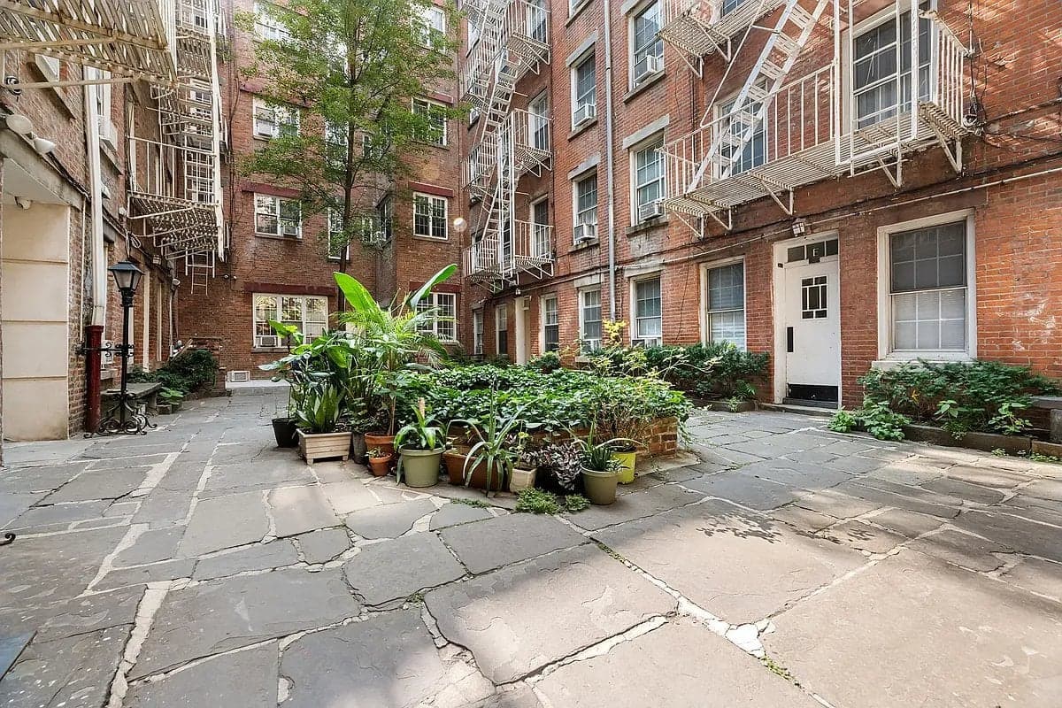 Studio apartment at 224 Sullivan Street, Unit A42, Greenwich Village, photo 4 of 5