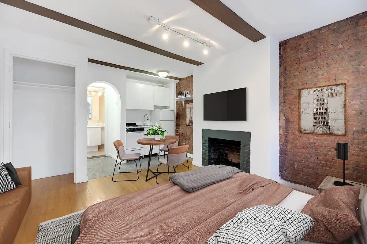 Studio apartment at 224 Sullivan Street, Unit A42, Greenwich Village, photo 2 of 5