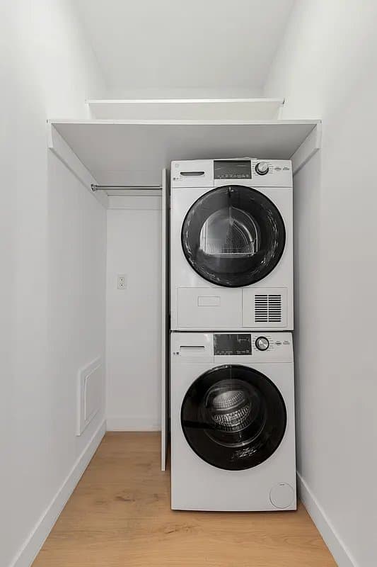 1 bed apartment at 246 East 53rd Street, Unit 3B, Midtown East, photo 4 of 5