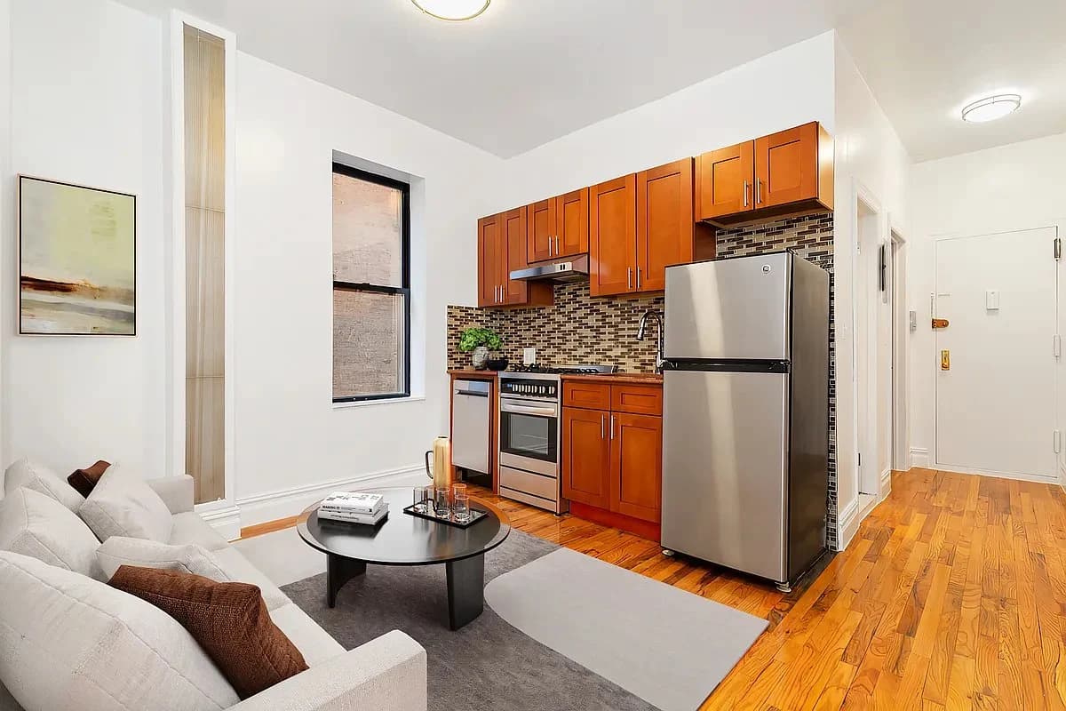 3 bed apartment at 160 Waverly Place, Unit 10, West Village, photo 1 of 4