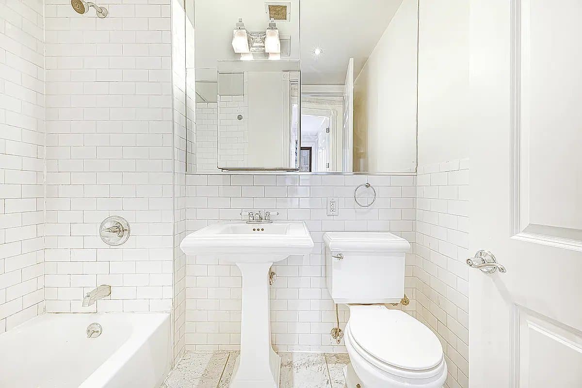 3 bed apartment at 37 Orchard Street, Unit 5, Chinatown, photo 5 of 6