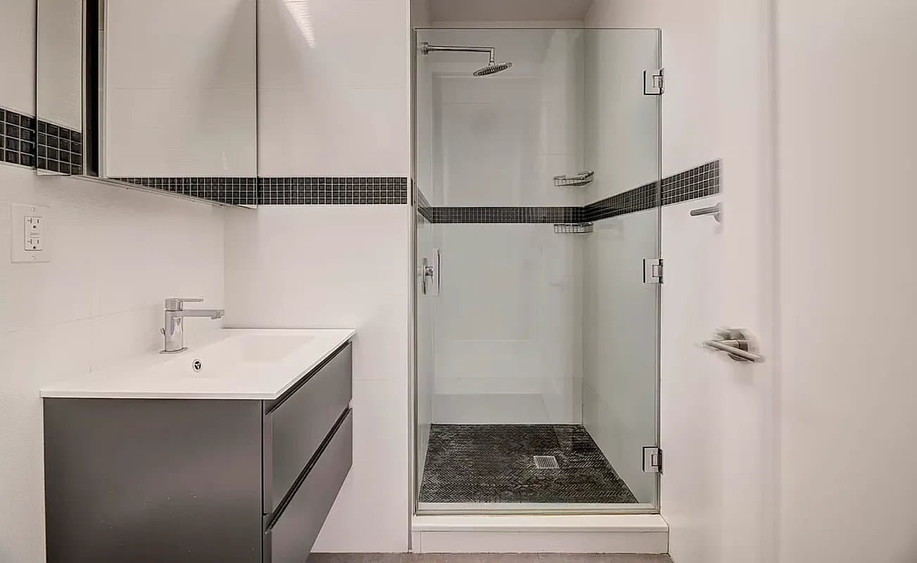 1 bed apartment at 161 Stanton Street, Unit 2E, Lower East Side, photo 4 of 4