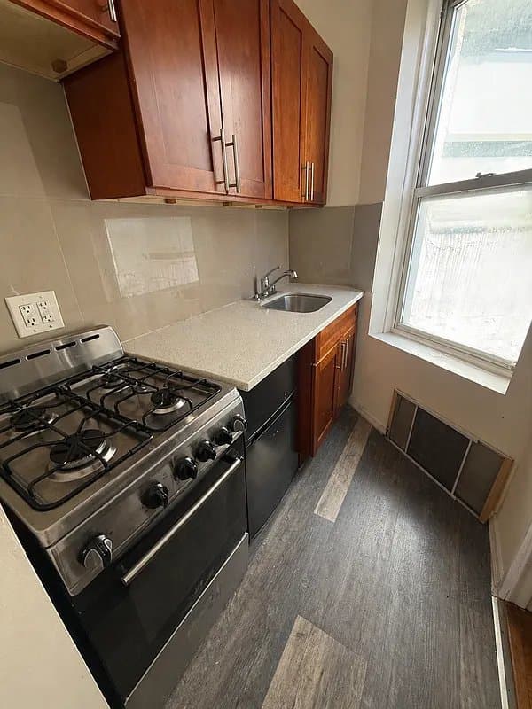 305 East 105th Street, photo 2