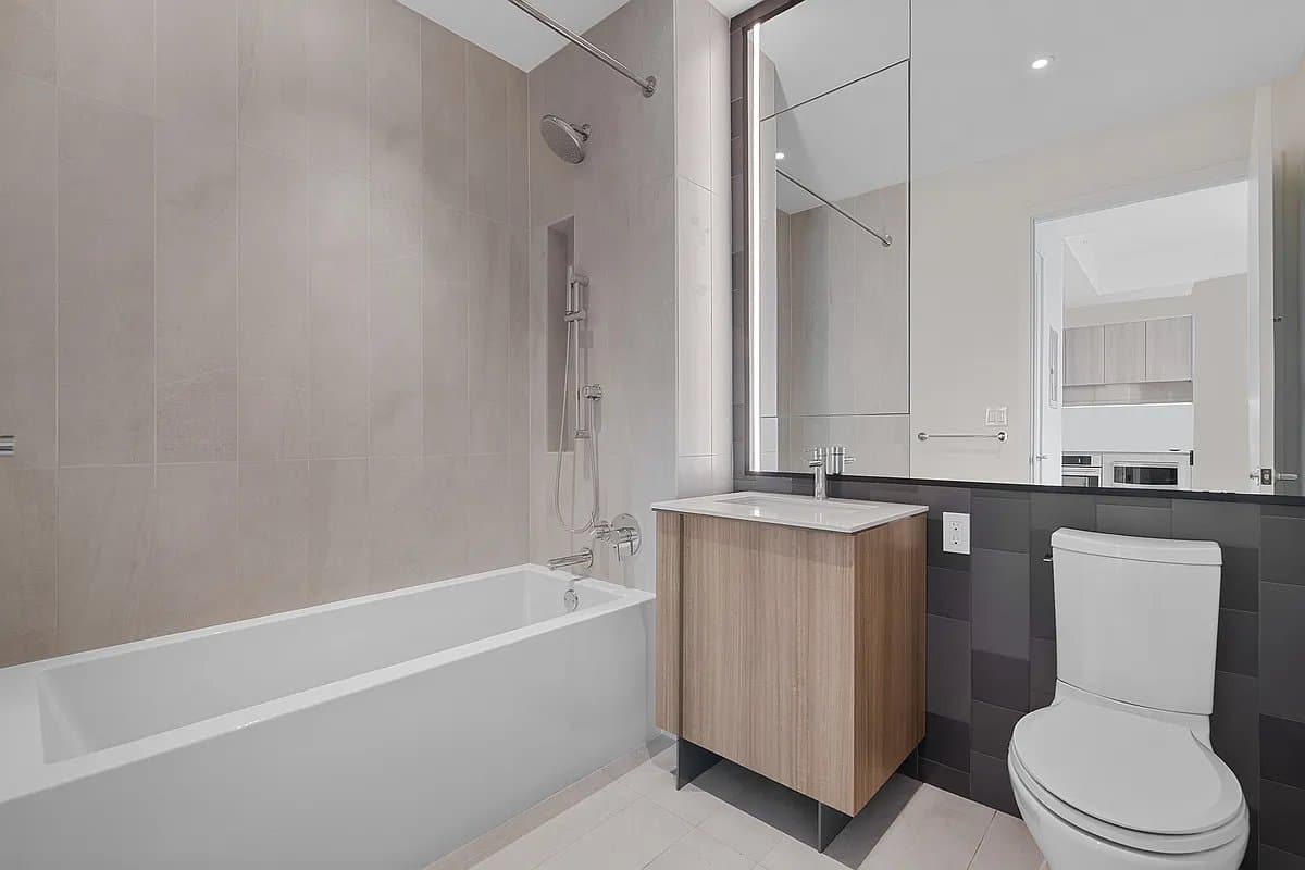 1 bed apartment at 171 Chrystie Street, Unit 6A, Lower East Side, photo 6 of 6