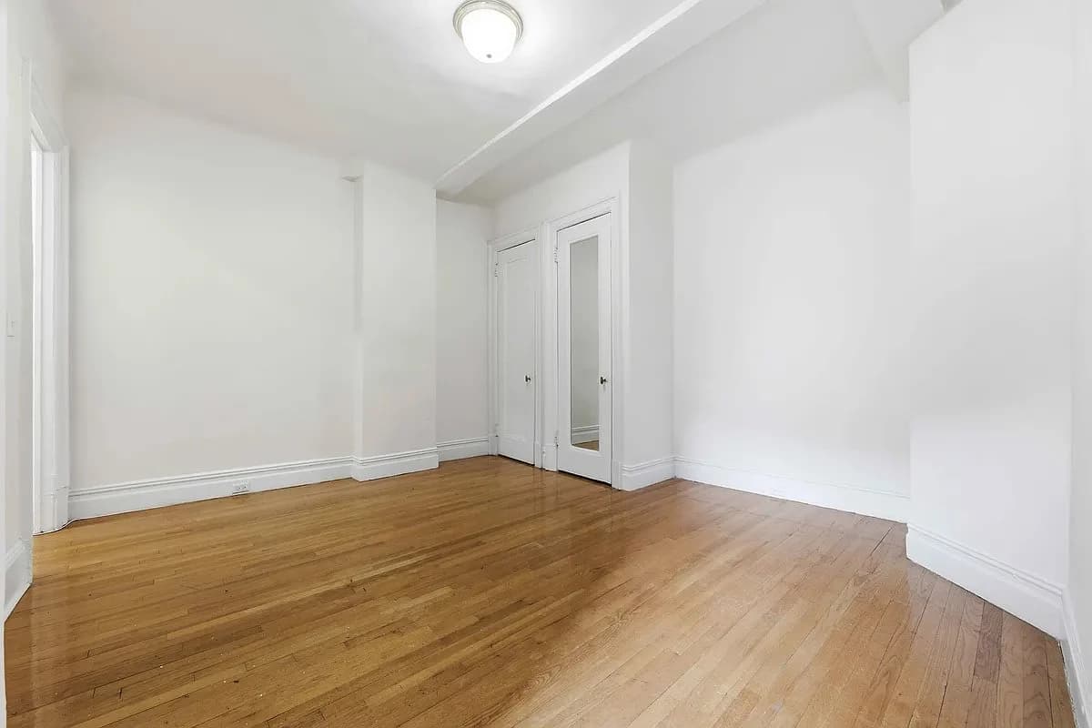 2586 Broadway, photo 3