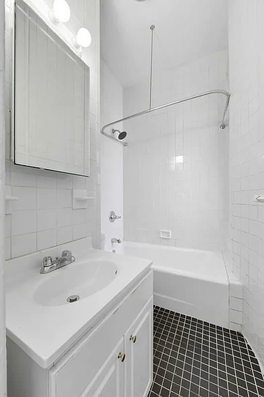 2586 Broadway, photo 5