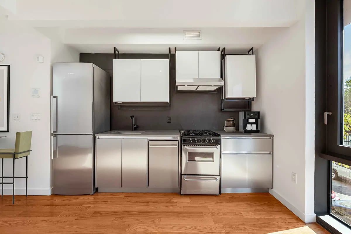 Studio apartment at 123 Melrose Street, Unit 432, Bushwick, photo 3 of 8