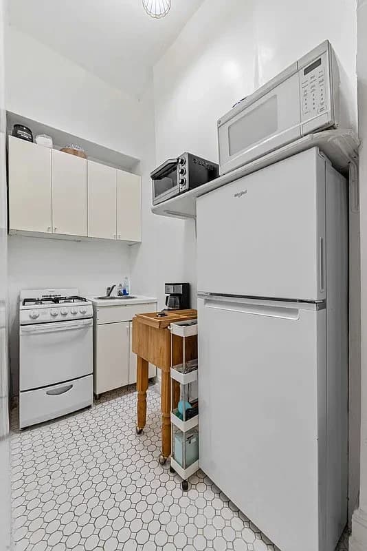 2 bed apartment at 51 West 88th Street, Unit 4A, Upper West Side, photo 5 of 9