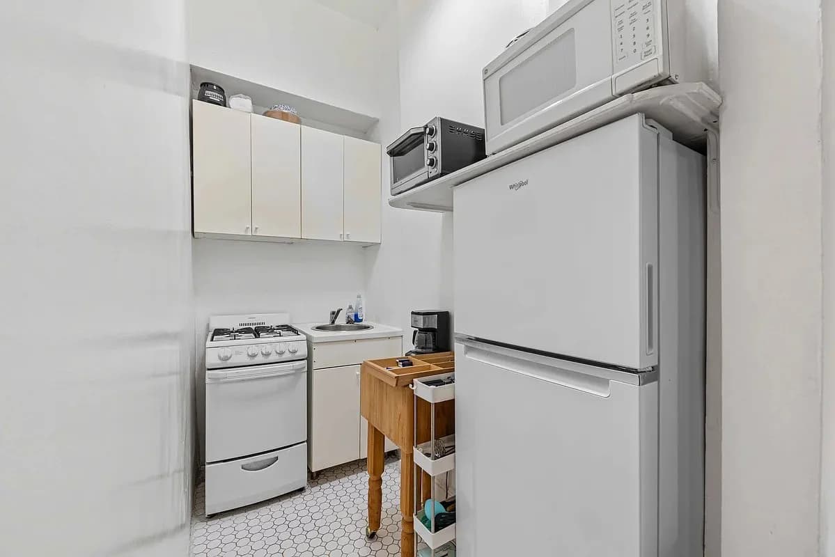 2 bed apartment at 51 West 88th Street, Unit 4A, Upper West Side, photo 4 of 9