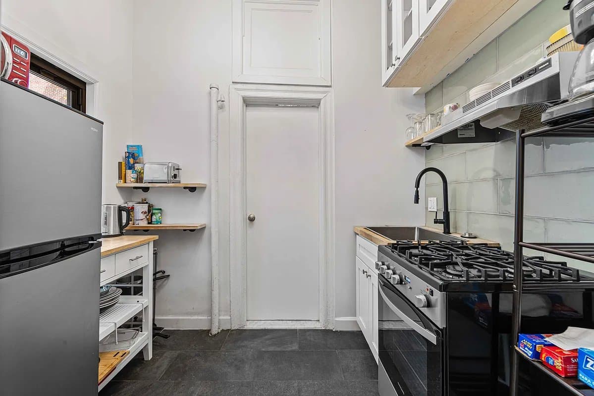 Studio apartment at 51 West 88th Street, Unit 3B, Upper West Side, photo 2 of 6