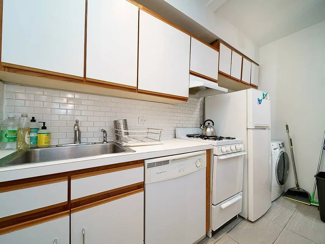 Studio apartment at 51 West 88th Street, Unit 1B, Upper West Side, photo 4 of 8