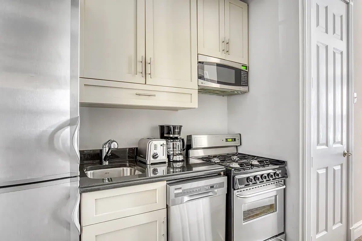 2 bed apartment at 202 East 13th Street, Unit H3, East Village, photo 4 of 7