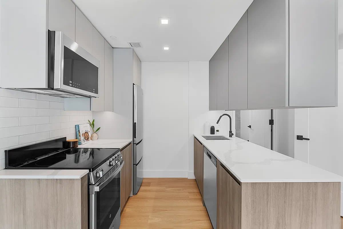2 bed apartment at 63 Pitt Street, Unit 9E, Lower East Side, photo 3 of 6