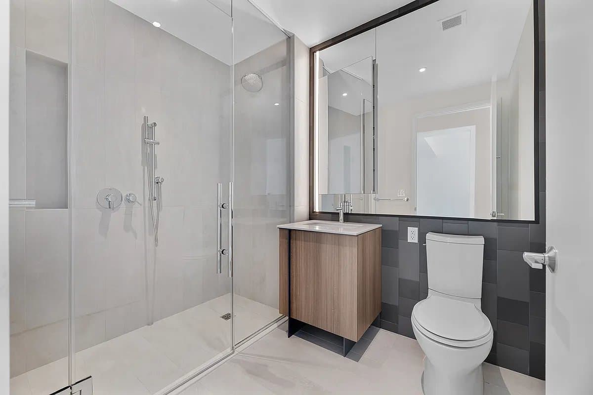 Studio apartment at 171 Chrystie Street, Unit 11D, Lower East Side, photo 4 of 4