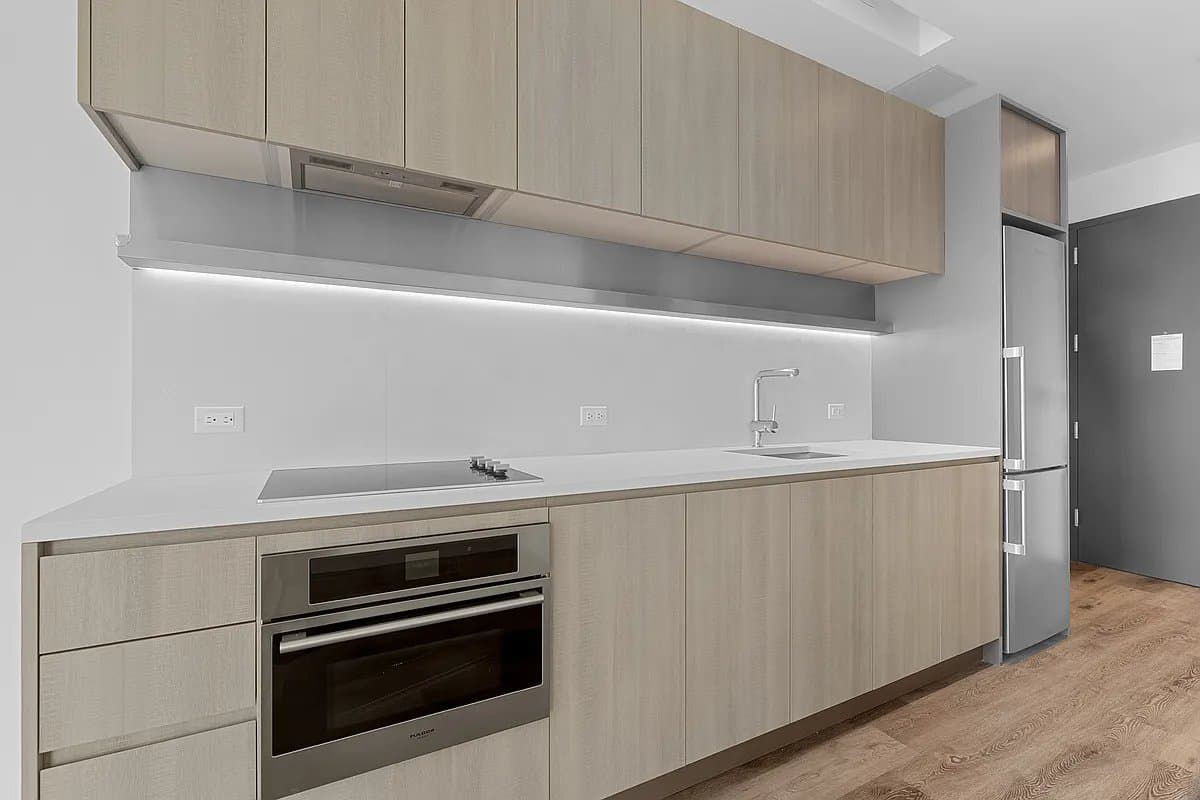 Studio apartment at 171 Chrystie Street, Unit 11D, Lower East Side, photo 2 of 4