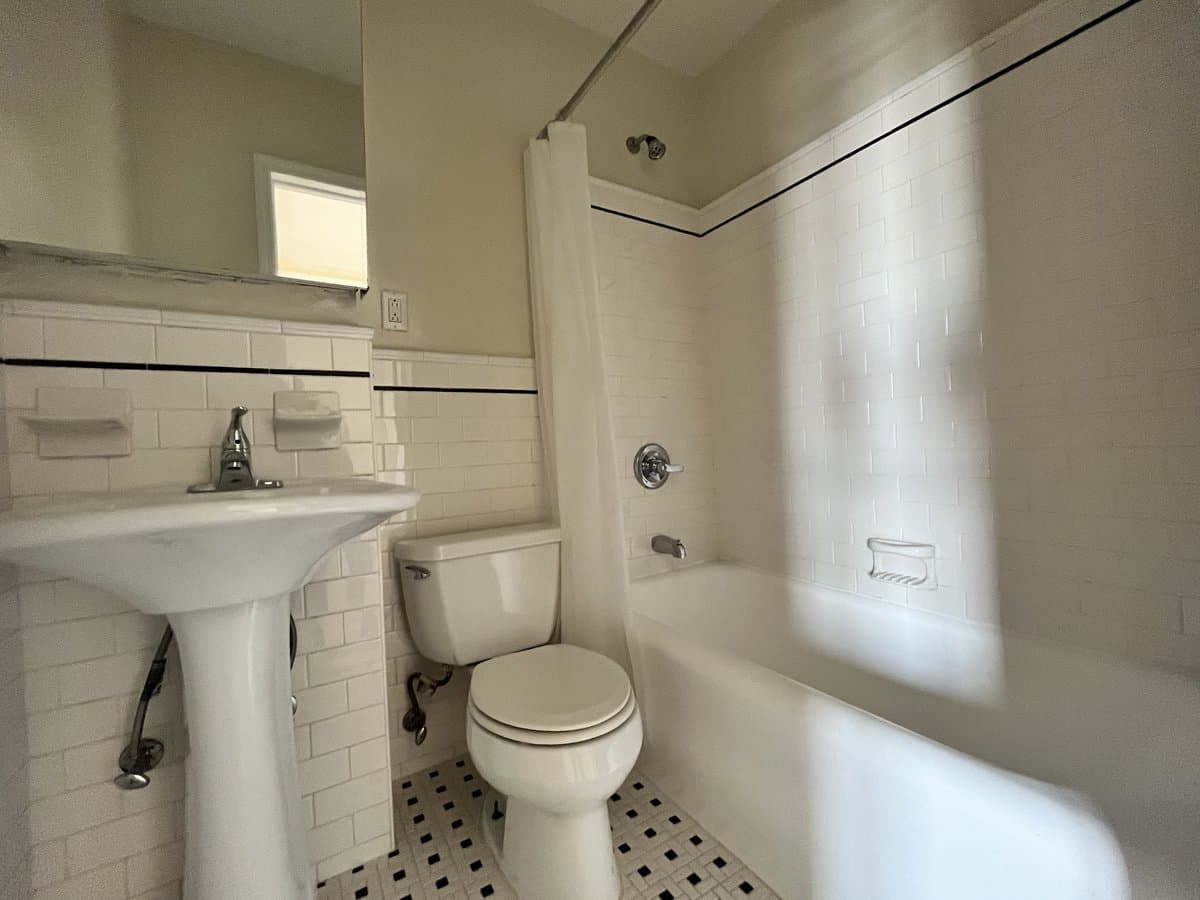 Studio apartment at 166 Second Avenue, Unit 10H, East Village, photo 4 of 5