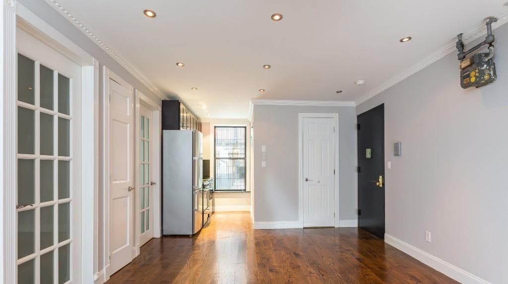 5 bed apartment at 147 Avenue A, Unit 1R, East Village, photo 2 of 8