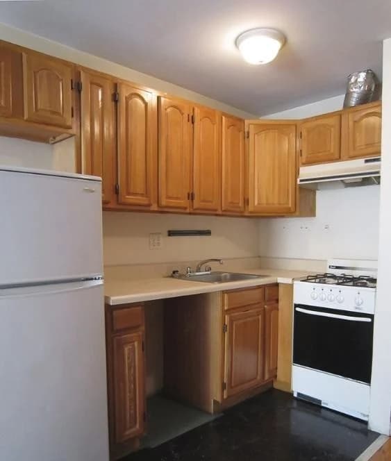 411 East 12th Street, photo 3
