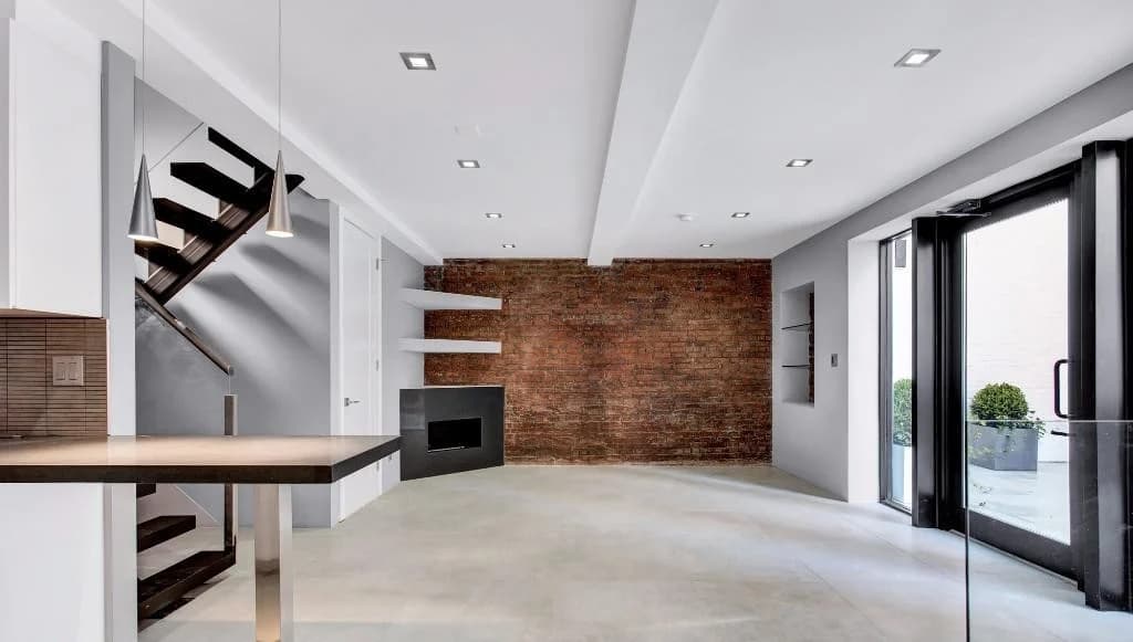 213 East 26th Street, photo 2