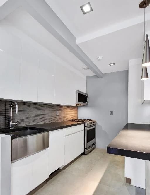 213 East 26th Street, photo 3