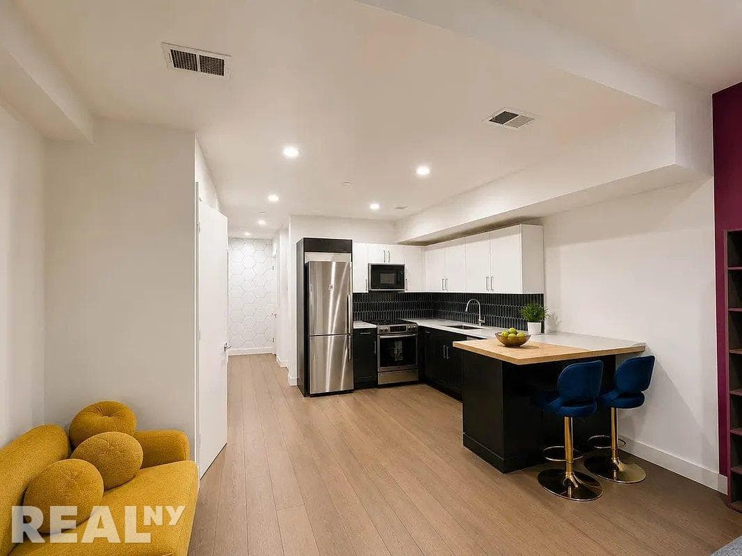 407 East 117th Street, photo 2