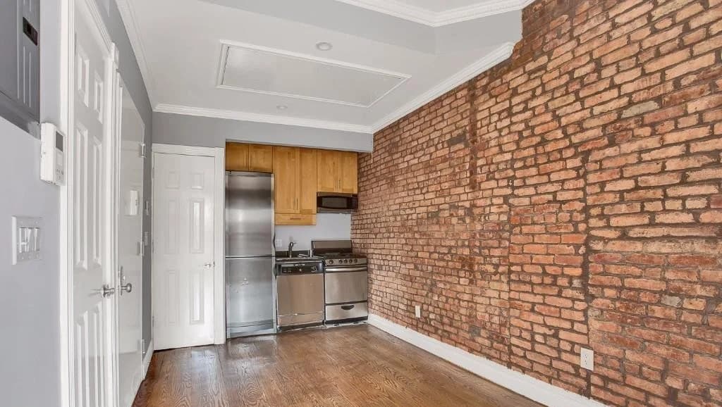 521 East 5th Street, photo 2