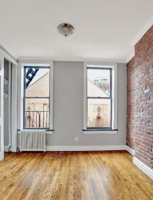 250 Mott Street, photo 2