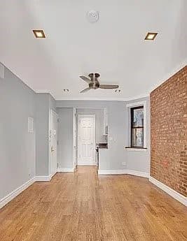 697 Tenth Avenue, photo 2