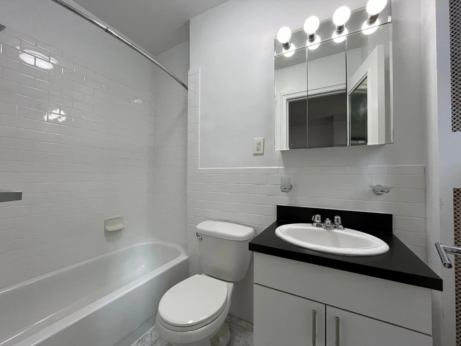 Studio apartment at 140 E 46th St, Unit 3D, Midtown East, photo 5 of 6