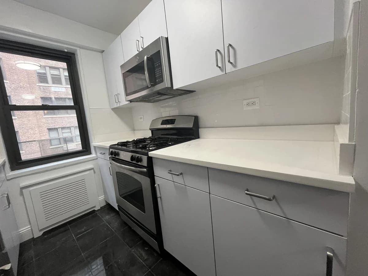 2 bed apartment at 405 East 56th Street, Unit 3D, Midtown East, photo 3 of 7