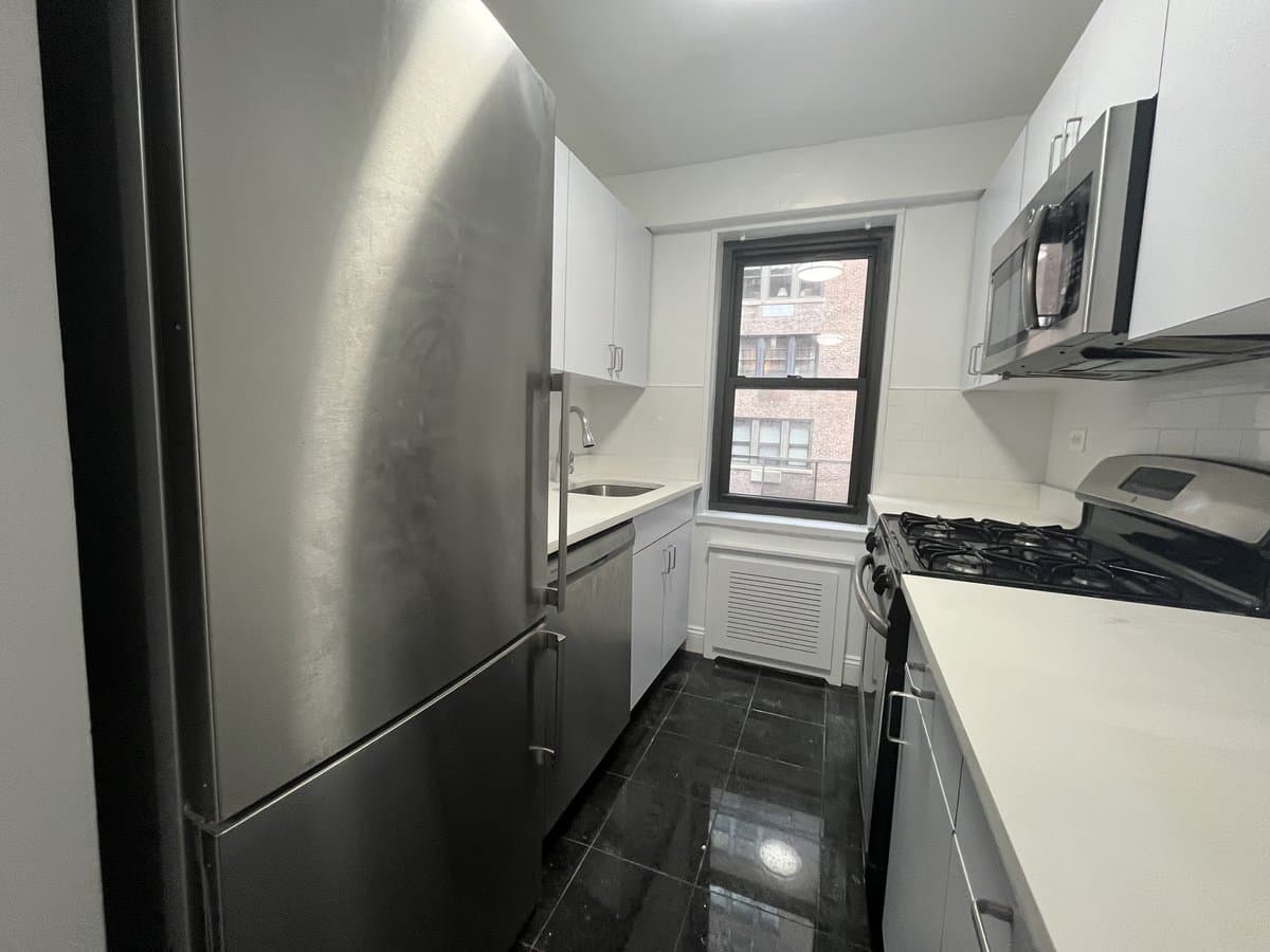 2 bed apartment at 405 East 56th Street, Unit 3D, Midtown East, photo 4 of 7