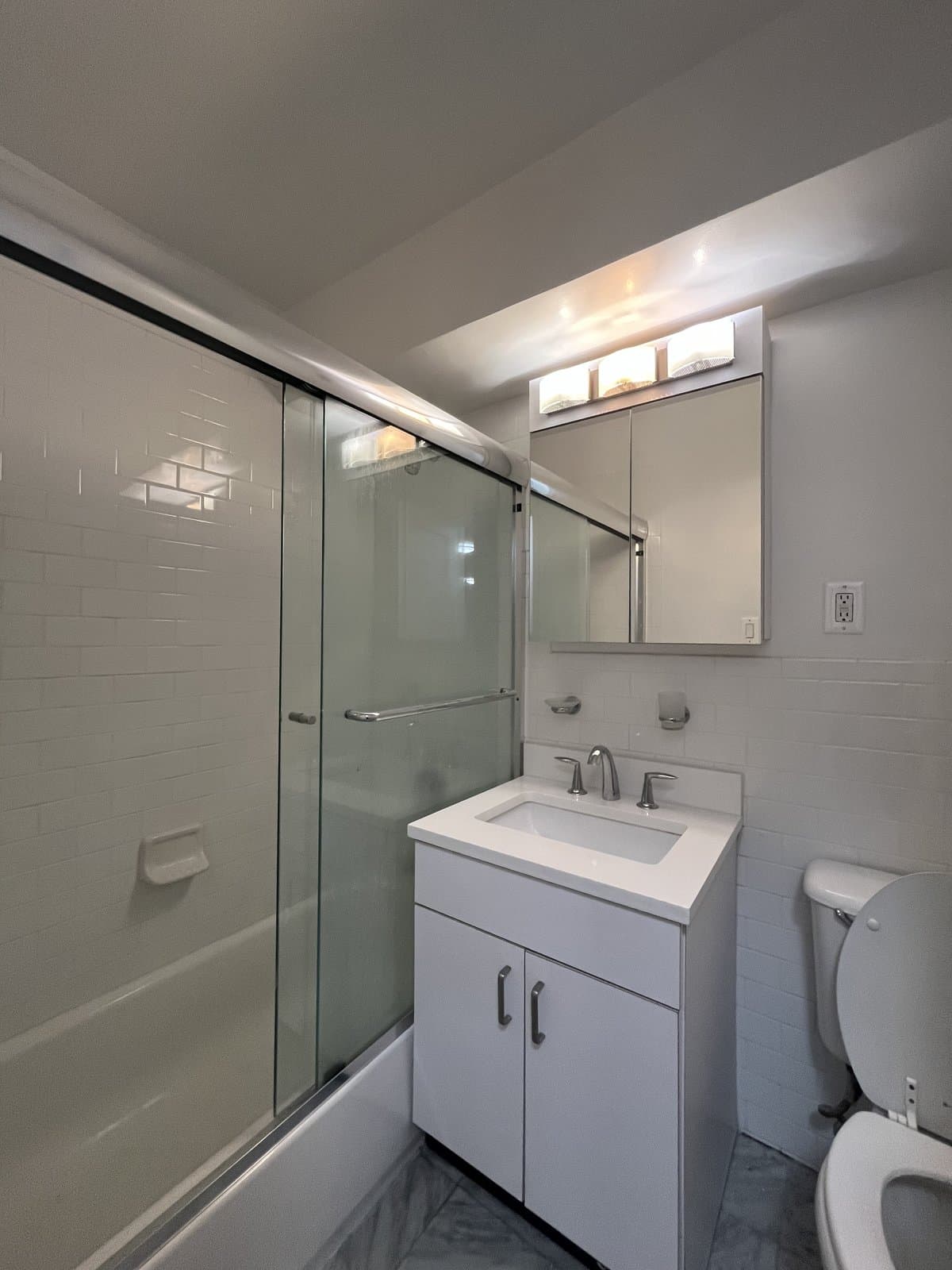 2 bed apartment at 405 East 56th Street, Unit 3D, Midtown East, photo 5 of 7