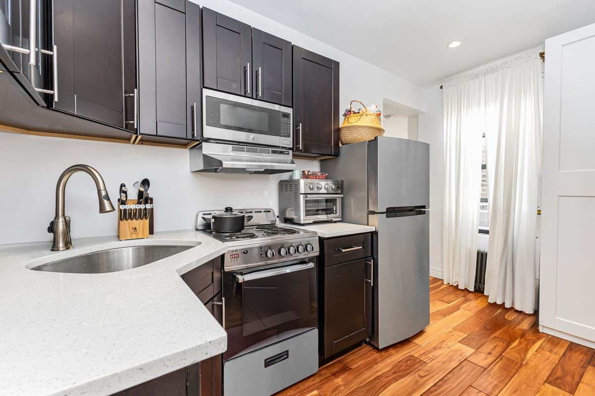 1 bed apartment at 102 Christopher Street, Unit 4E, West Village, photo 3 of 3