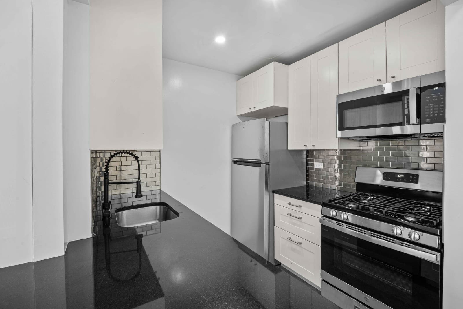 1 bed apartment at 597 Grand Avenue, Unit 1H, Crown Heights, photo 3 of 4