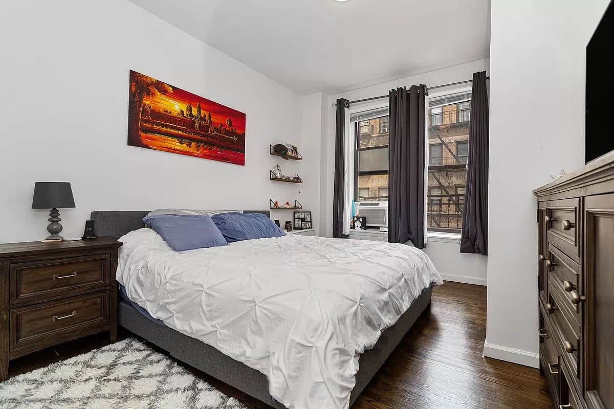 4 bed apartment at 6 West 107th Street, Unit 3D, Upper West Side, photo 3 of 5