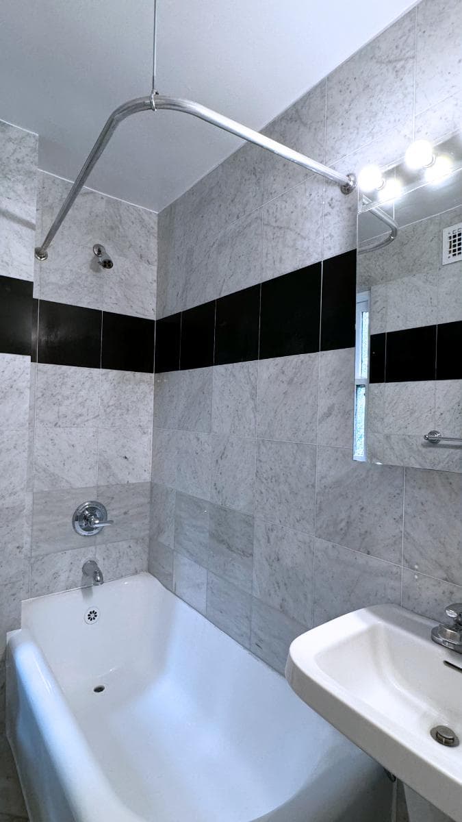 Studio apartment at 95 Christopher St, Unit 4B, West Village, photo 4 of 4