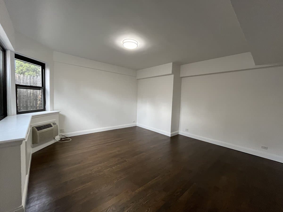 20 Beekman PL, photo 5