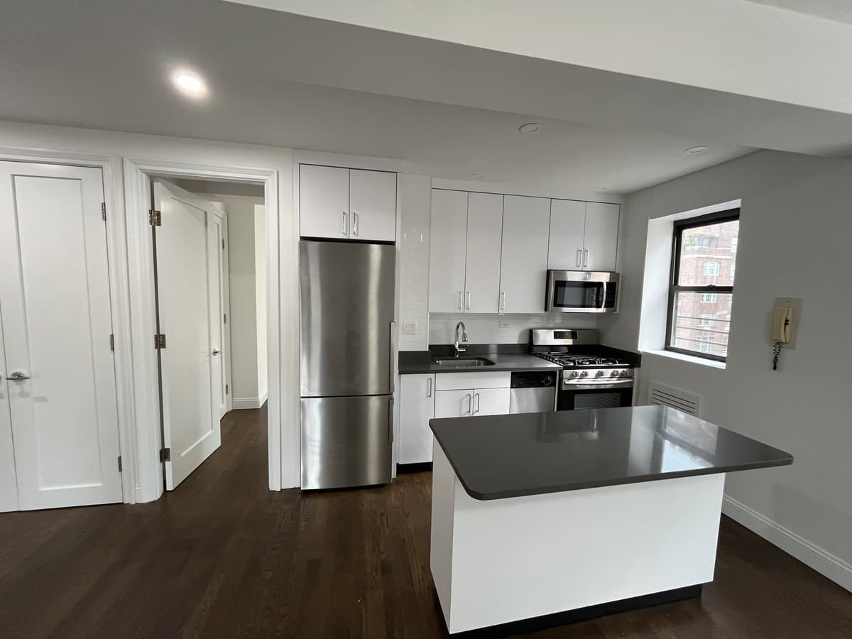 2 bed apartment at 20 Beekman PL, Unit 8B, Midtown East, photo 15 of 21