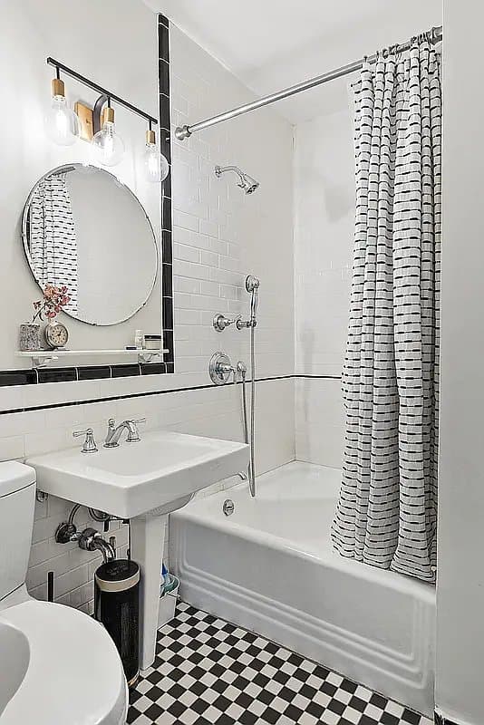 2 bed apartment at 198 Sixth Avenue, Unit 4, SoHo, photo 5 of 5