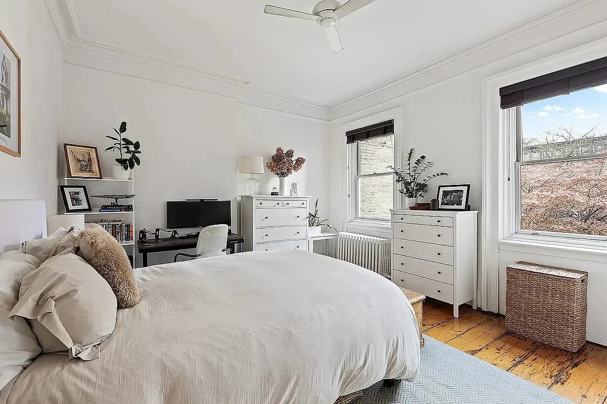 2 bed apartment at 198 Sixth Avenue, Unit 4, SoHo, photo 3 of 5