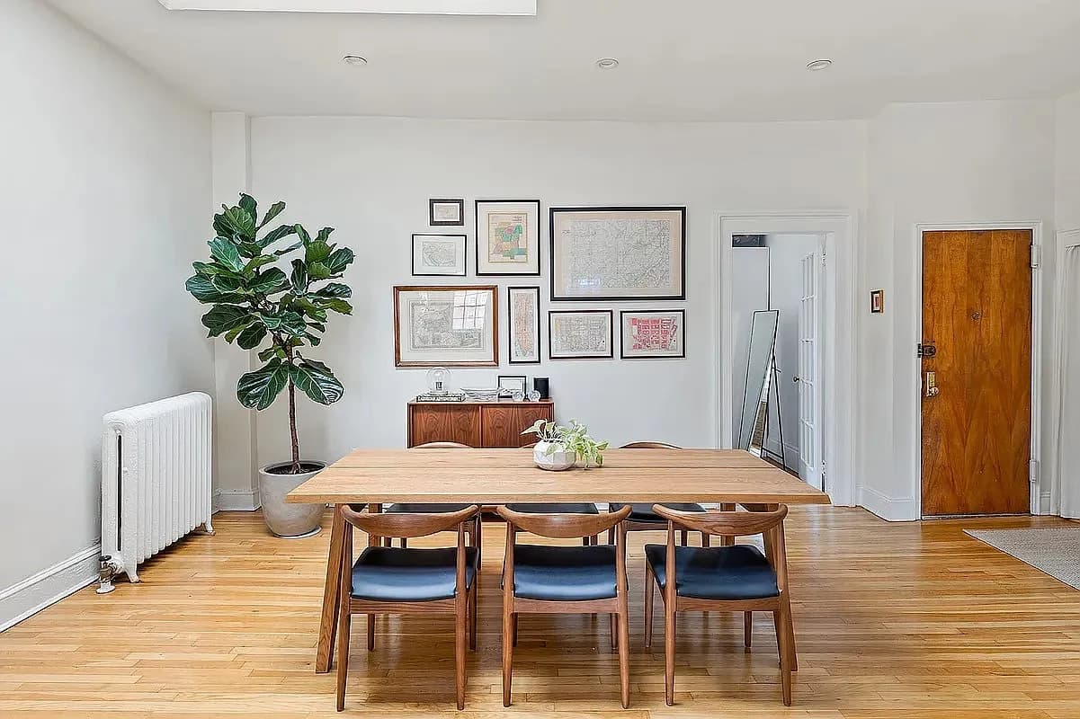 2 bed apartment at 198 Sixth Avenue, Unit 4, SoHo, photo 2 of 5