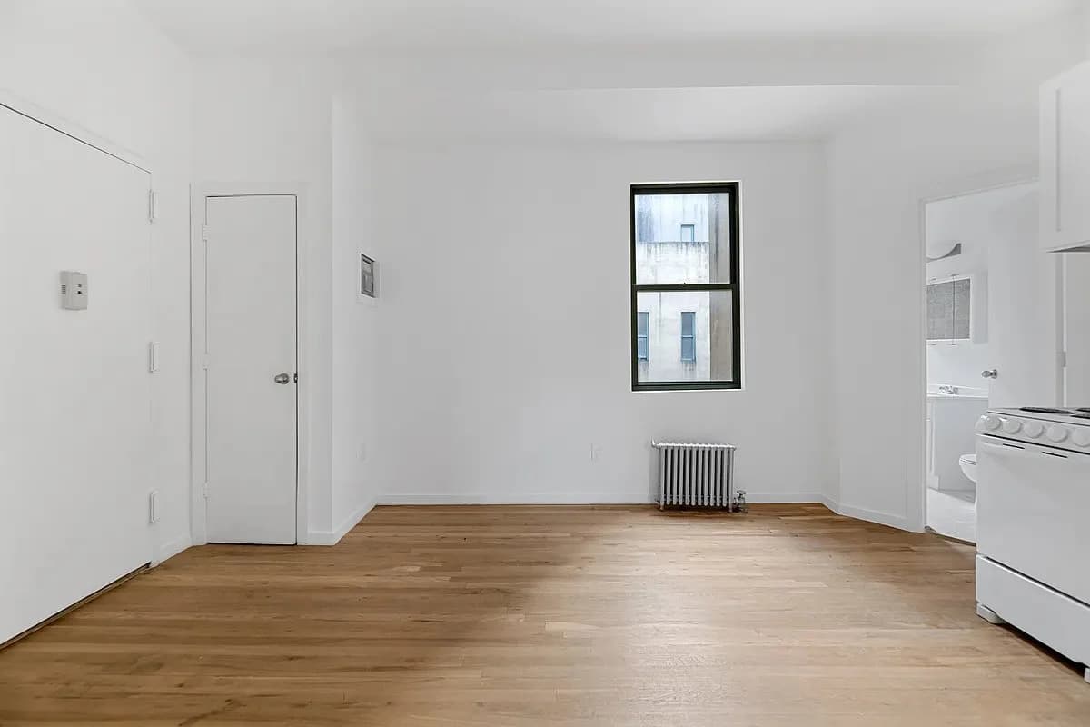 2 bed apartment at 239 West 63rd Street, Unit PE, Upper West Side, photo 3 of 7