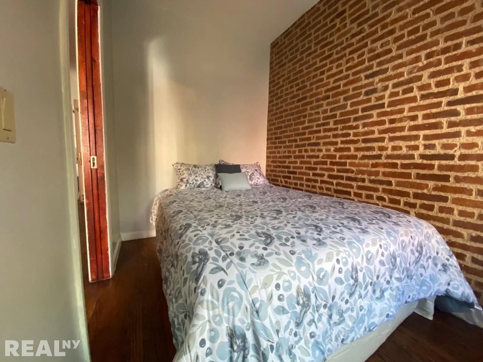 302 West 138th Street, photo 3