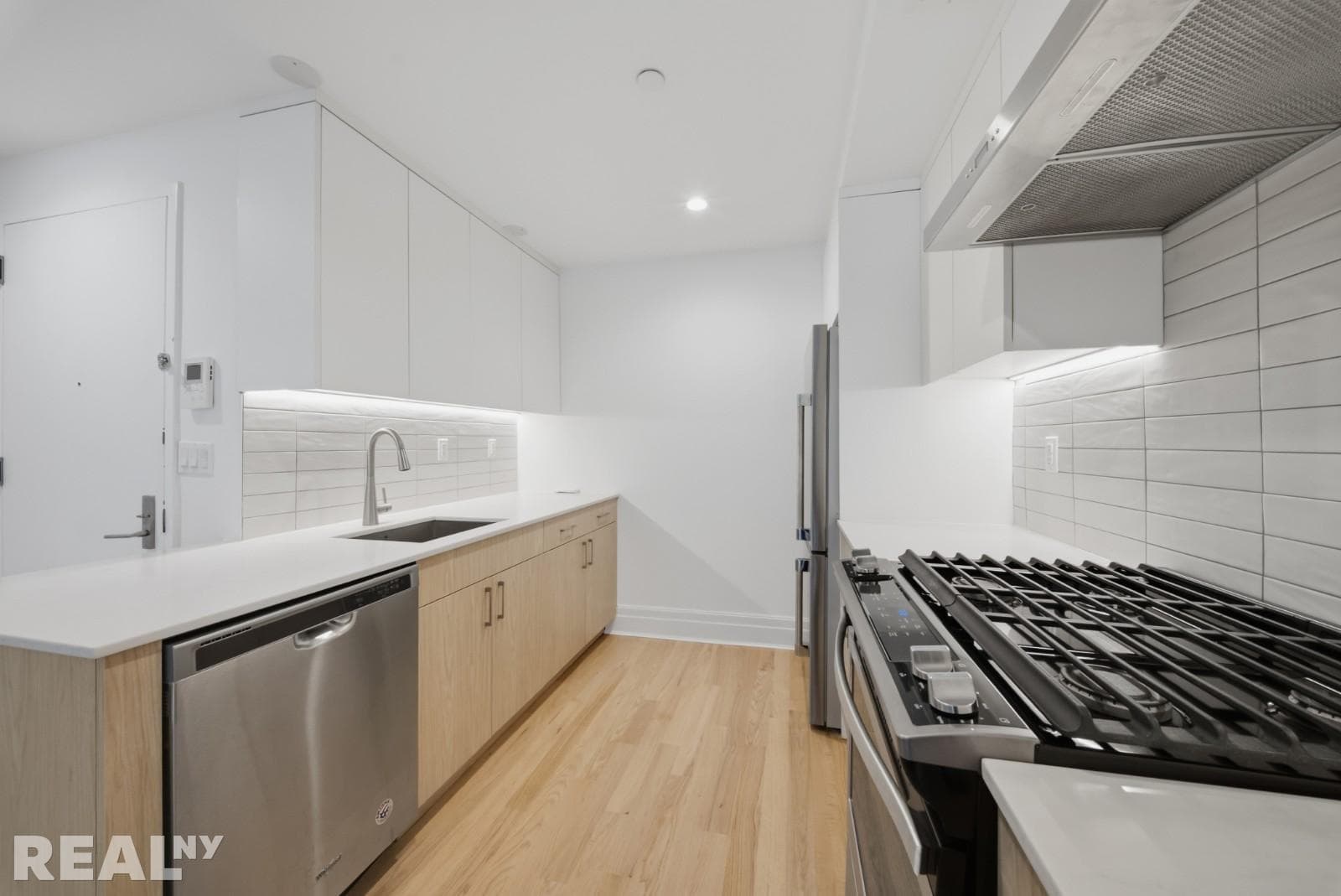 77 Clarkson Avenue, photo 4