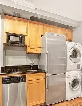 2 bed apartment at 697 Tenth Avenue, Unit 3FN, Hell's Kitchen, photo 4 of 4
