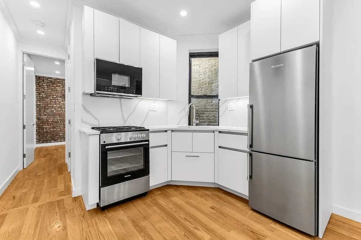 1 bed apartment at 829 Ninth Avenue, Unit 4C, Hell's Kitchen, photo 3 of 4