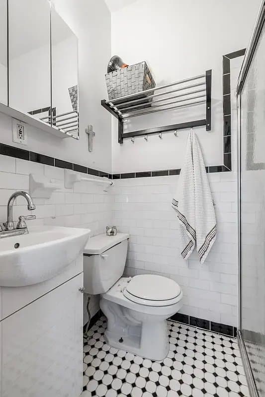 240 Sullivan Street, photo 4