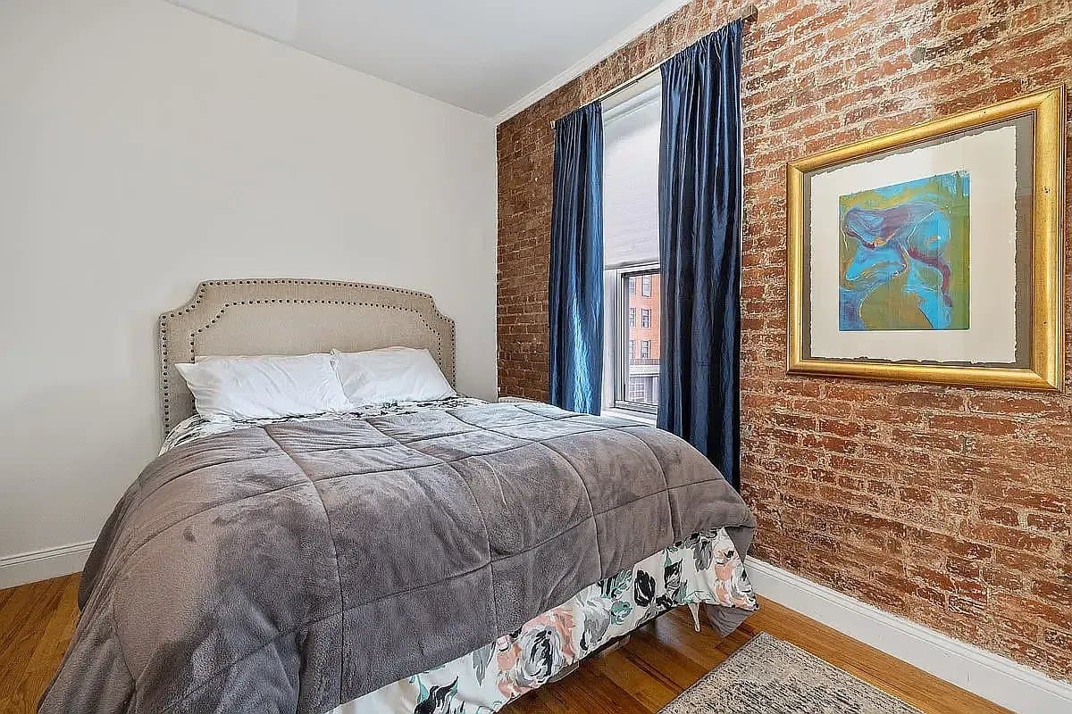 240 Sullivan Street, photo 3