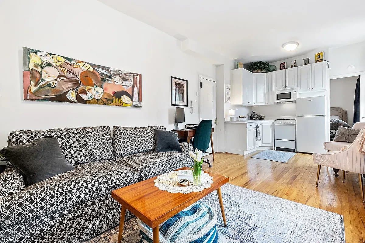 240 Sullivan Street, photo 2